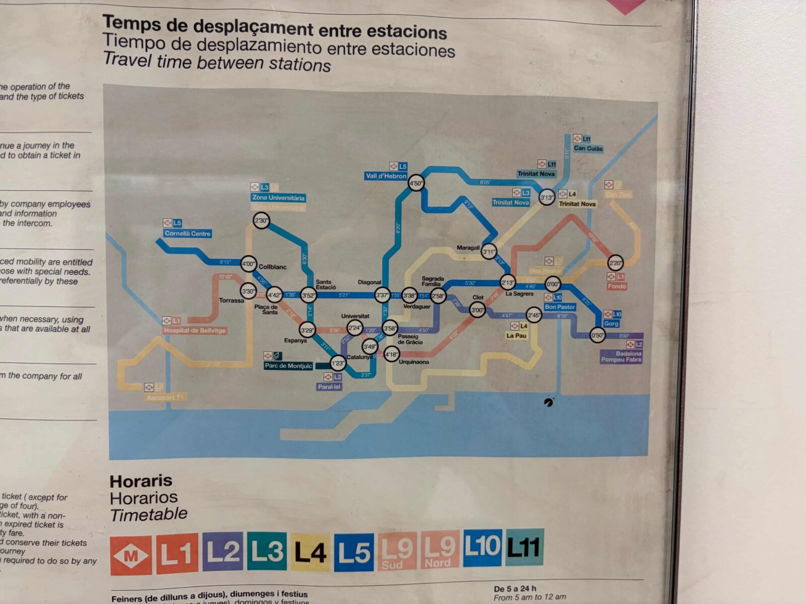 A map of transportation routes outlined in different colors on a gray background. The map key and directions are both in English and Spanish.